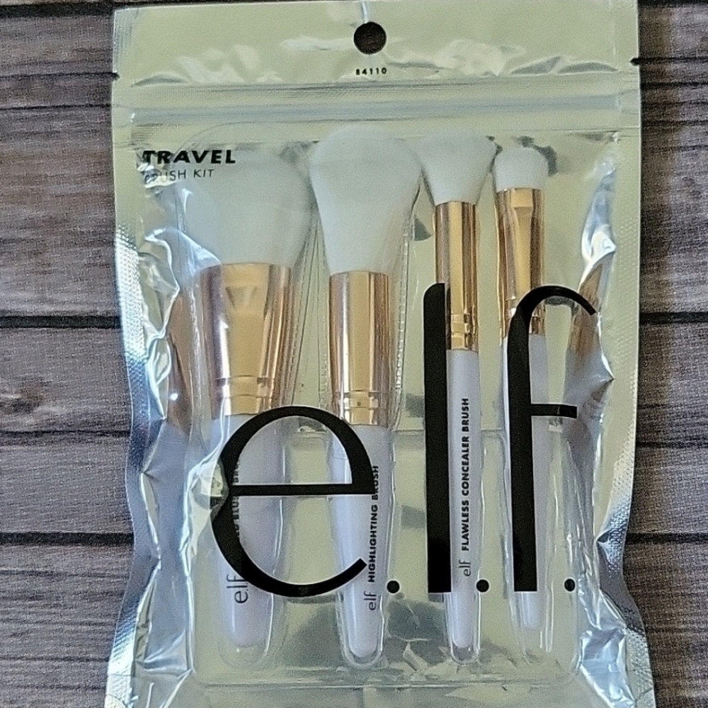 *PRICE DROP*
e.l.f. Travel Brush Kit with Gold Accents